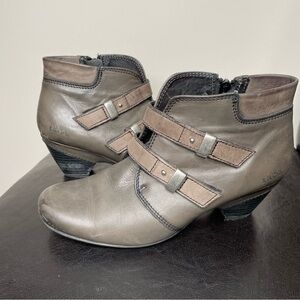 Taos Alto Booties Leather with Buckles Ankle Booties 2" Heel  Size 39 US 8.5